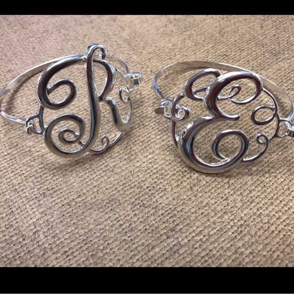 What letter do you need? Monogram Initial Bracelet in Gold or Silver-Boutique - Picture 4 of 12